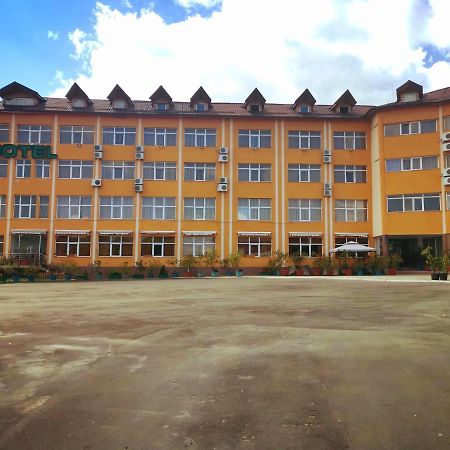 Hotel Dinastia Piteşti Exteriör bild