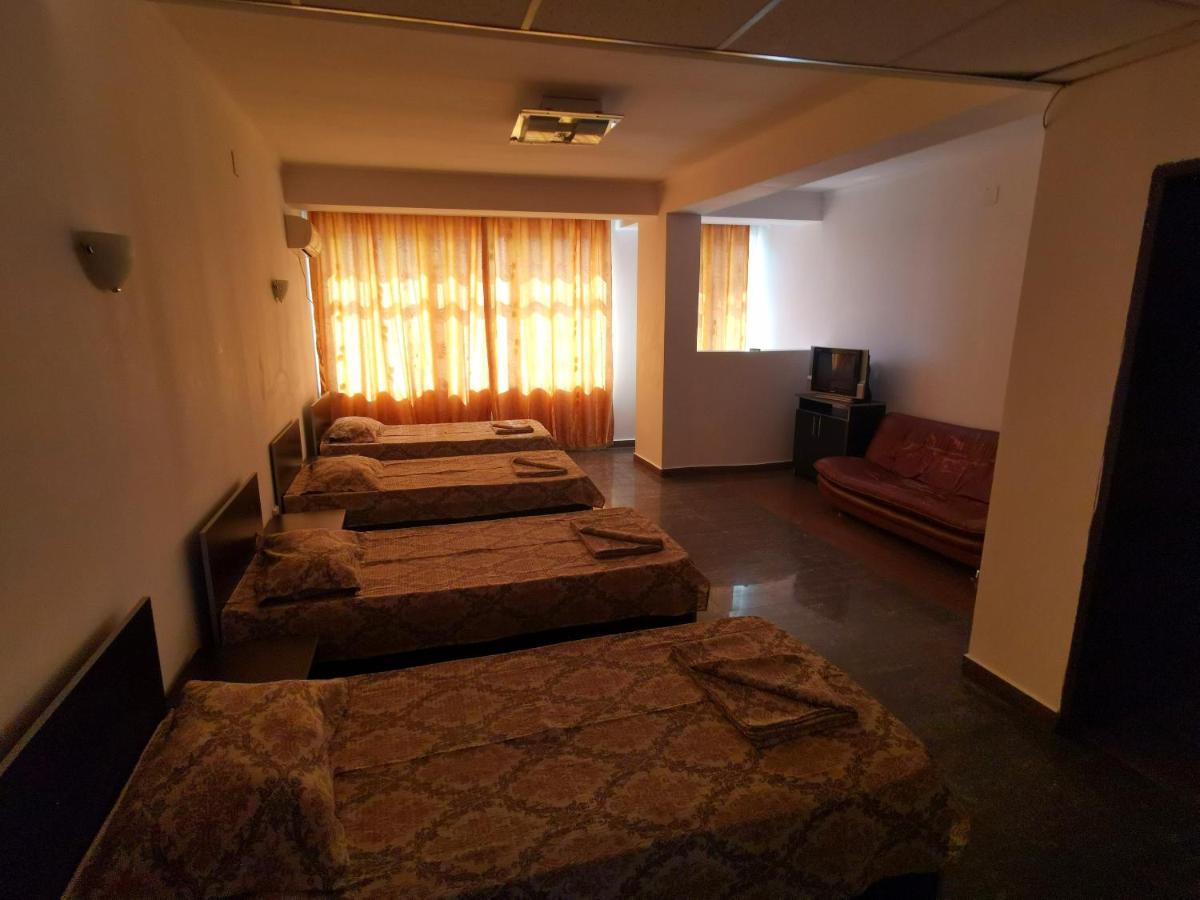 Hotel Dinastia Piteşti Exteriör bild