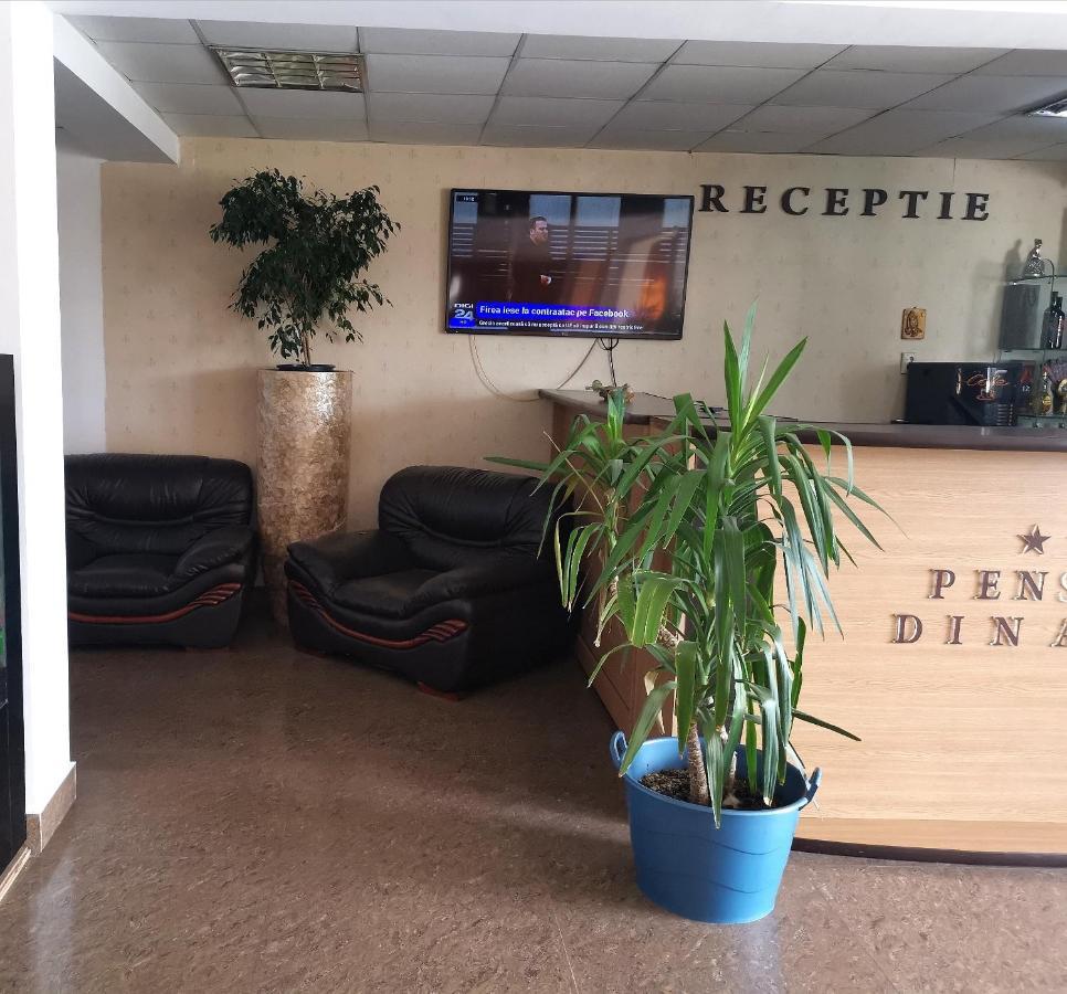 Hotel Dinastia Piteşti Exteriör bild