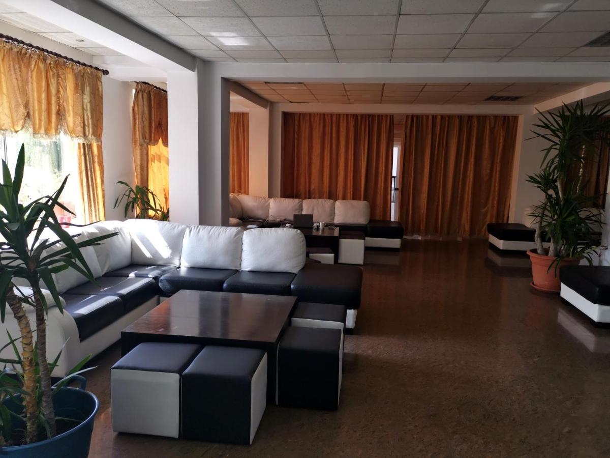 Hotel Dinastia Piteşti Exteriör bild