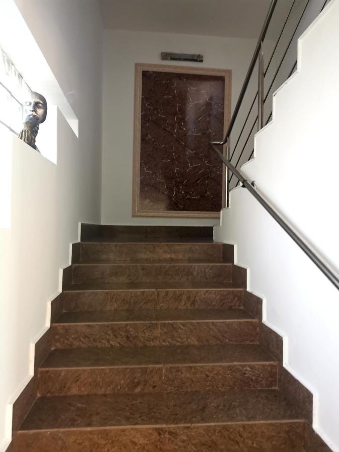 Hotel Dinastia Piteşti Exteriör bild