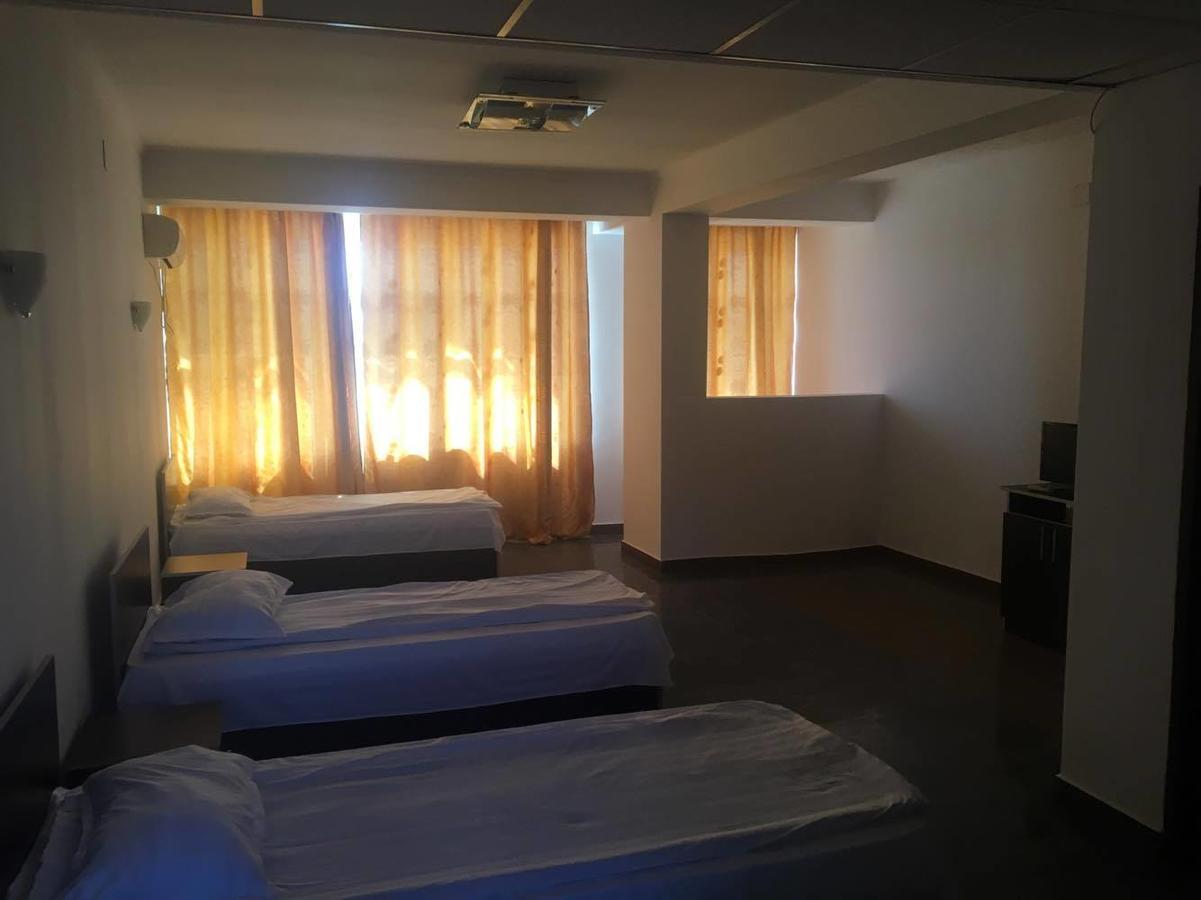 Hotel Dinastia Piteşti Exteriör bild