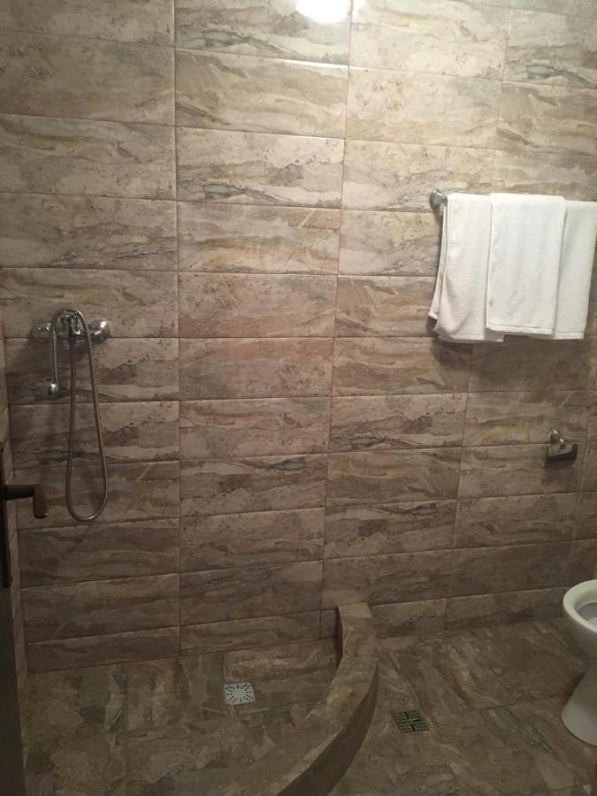 Hotel Dinastia Piteşti Exteriör bild