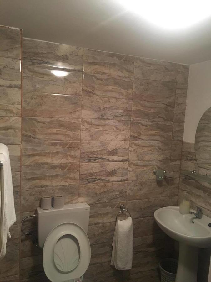 Hotel Dinastia Piteşti Exteriör bild