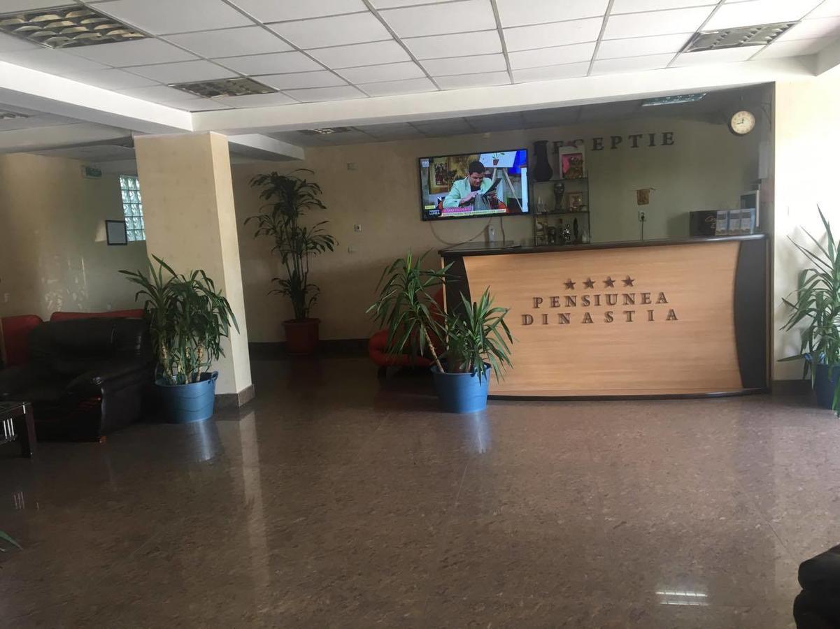 Hotel Dinastia Piteşti Exteriör bild