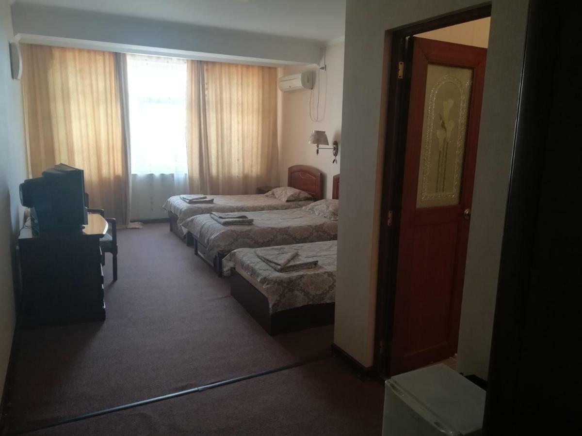 Hotel Dinastia Piteşti Exteriör bild
